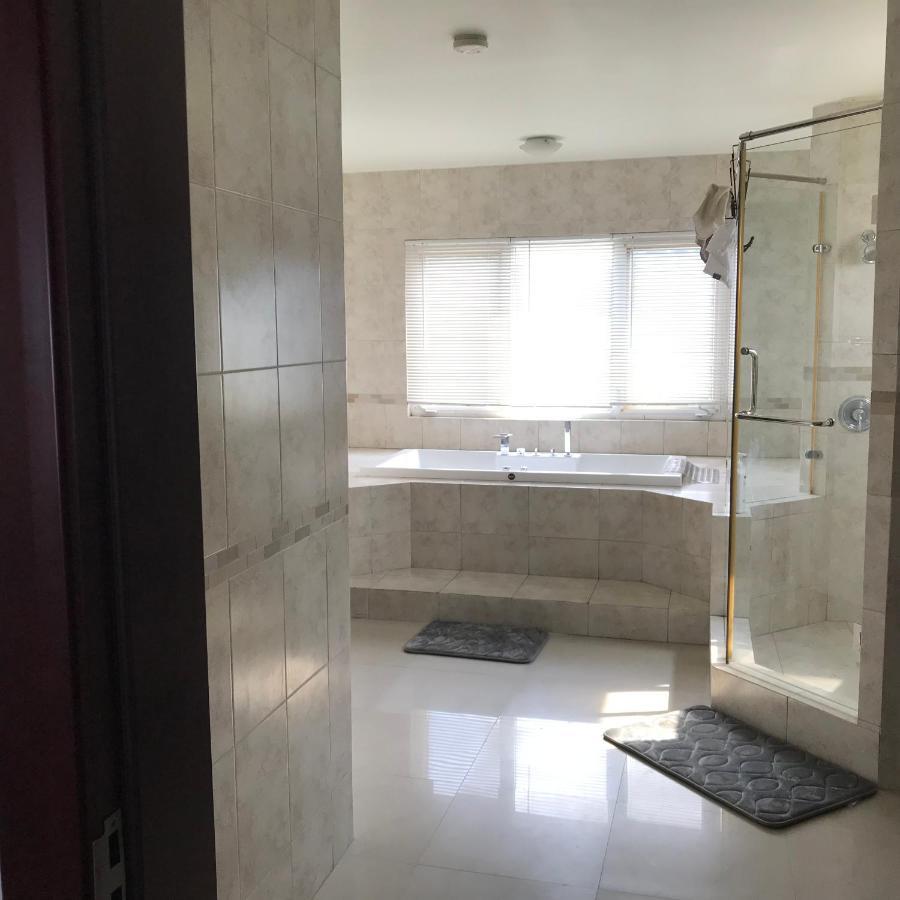Alexanders Penthouse On The Beach Ocho Rios Exterior photo