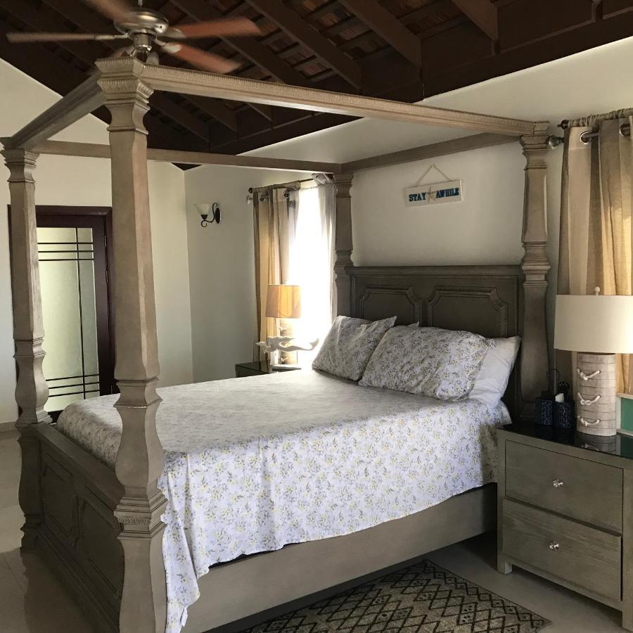 Alexanders Penthouse On The Beach Ocho Rios Exterior photo